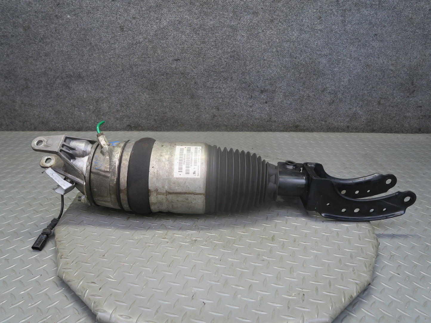 13-14 Porsche Cayenne 958 GTS Front Right Air Shock Strut Absorber 7P5616404AC