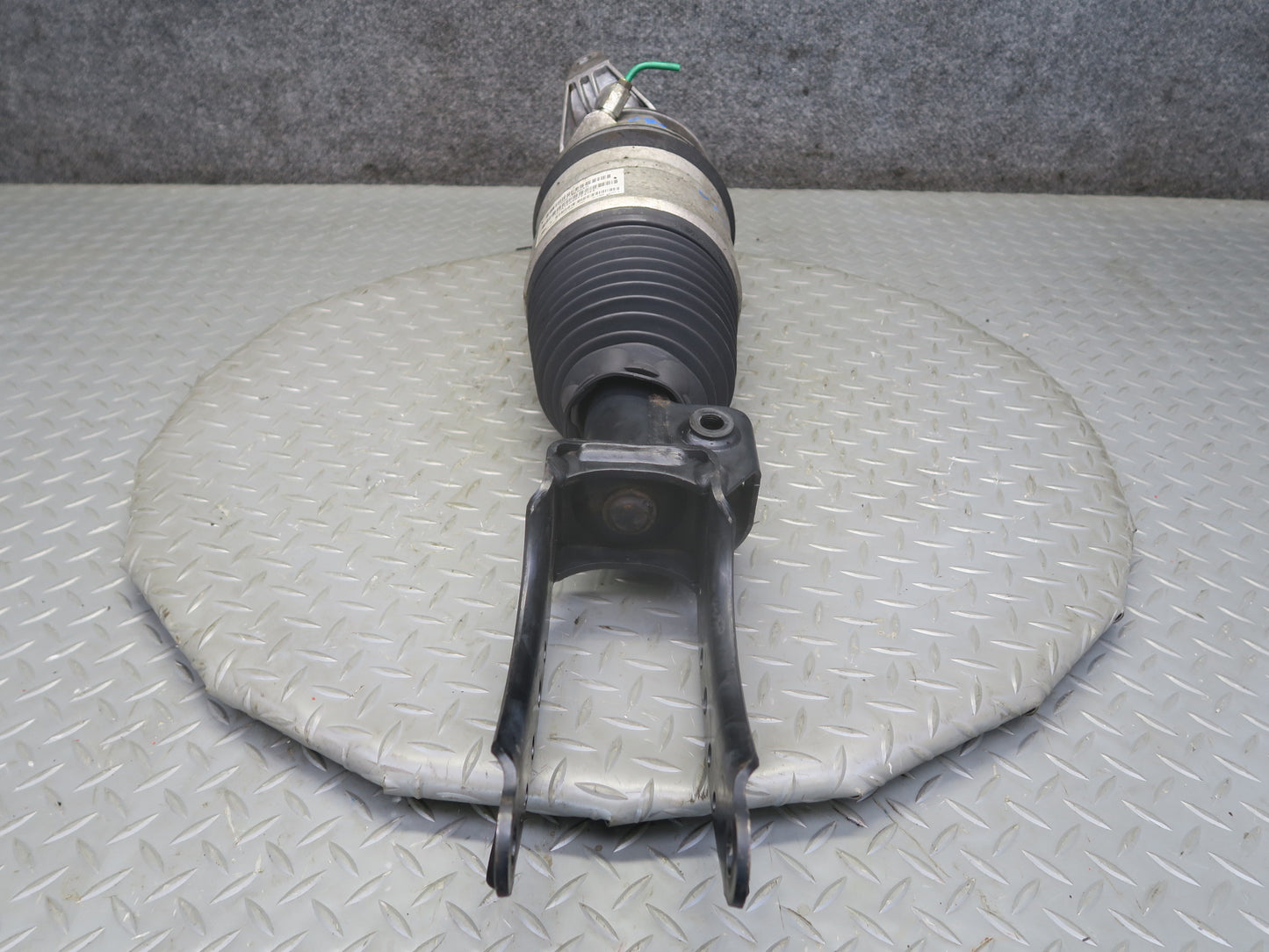 13-14 Porsche Cayenne 958 GTS Front Right Air Shock Strut Absorber 7P5616404AC