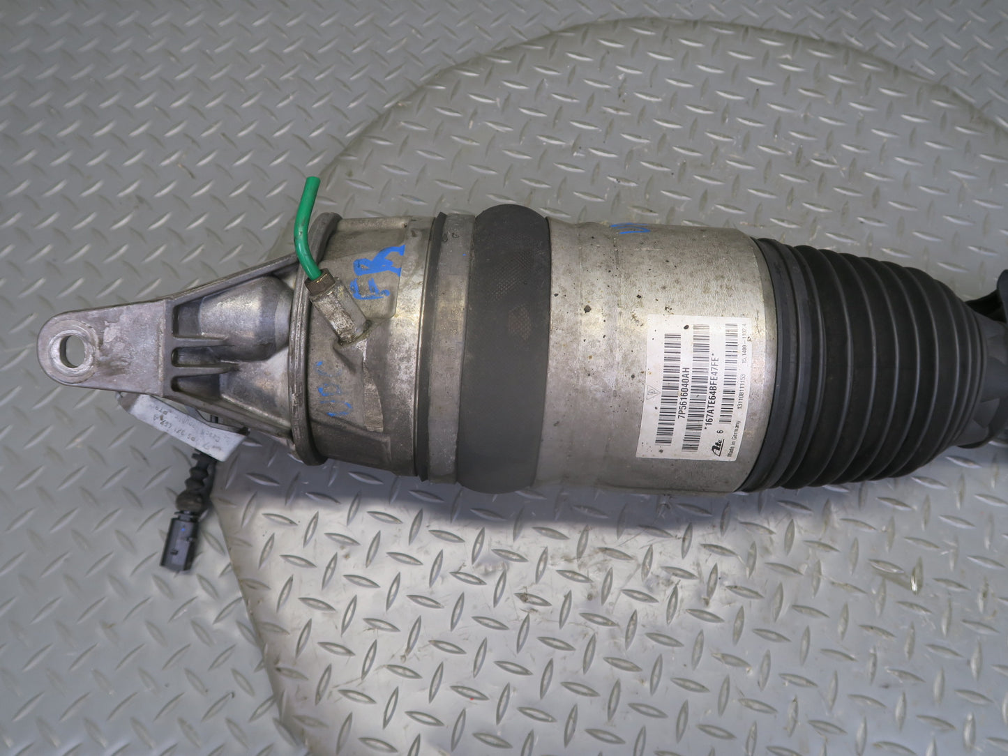 13-14 Porsche Cayenne 958 GTS Front Right Air Shock Strut Absorber 7P5616404AC
