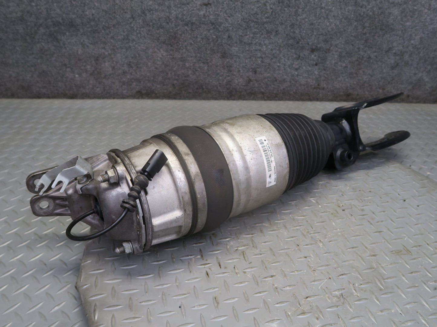13-14 Porsche Cayenne 958 GTS Front Right Air Shock Strut Absorber 7P5616404AC