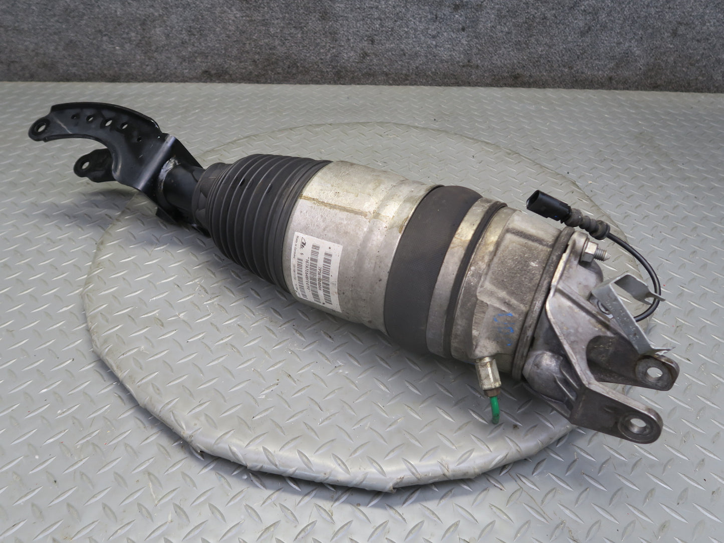 13-14 Porsche Cayenne 958 GTS Front Right Air Shock Strut Absorber 7P5616404AC