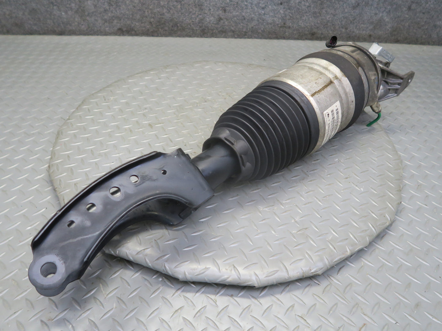 13-14 Porsche Cayenne 958 GTS Front Right Air Shock Strut Absorber 7P5616404AC