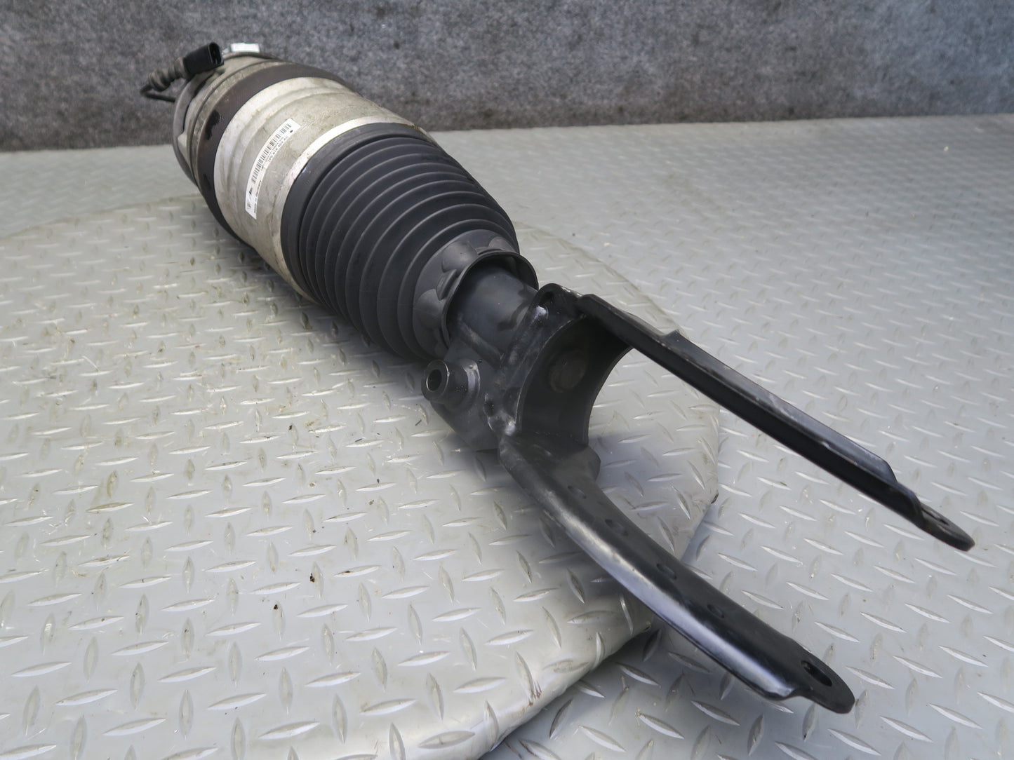 13-14 Porsche Cayenne 958 GTS Front Right Air Shock Strut Absorber 7P5616404AC