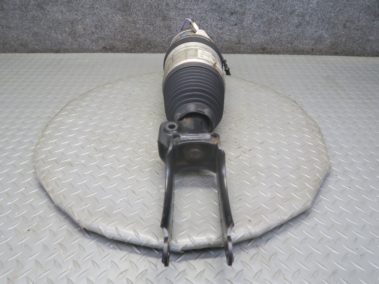 13-14 Porsche Cayenne 958 GTS Front Left Air Shock Strut Absorber 7P5616403AC