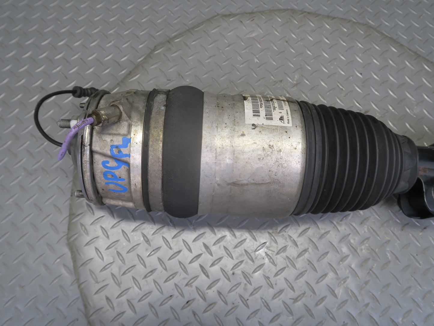 13-14 Porsche Cayenne 958 GTS Front Left Air Shock Strut Absorber 7P5616403AC