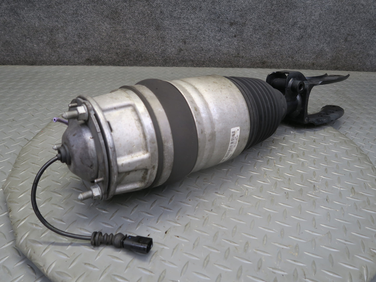 13-14 Porsche Cayenne 958 GTS Front Left Air Shock Strut Absorber 7P5616403AC