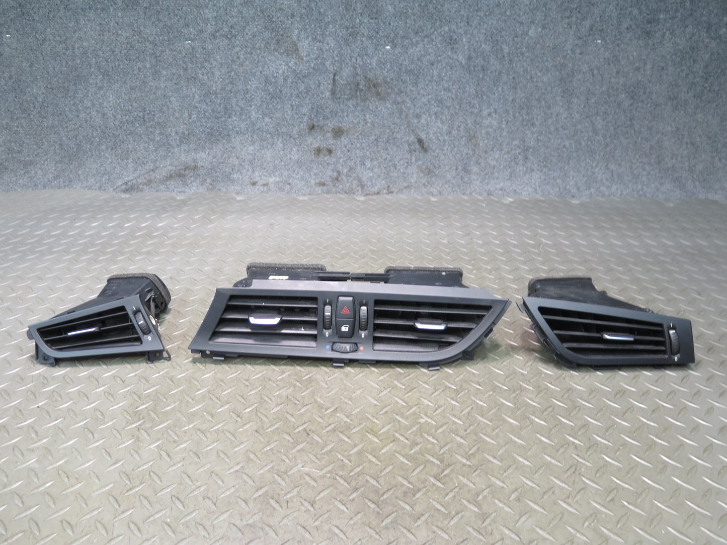 09-13 BMW E89 Z4 Set of 3 Front Left Center Right Dash A/C Air Vent Grille OEM