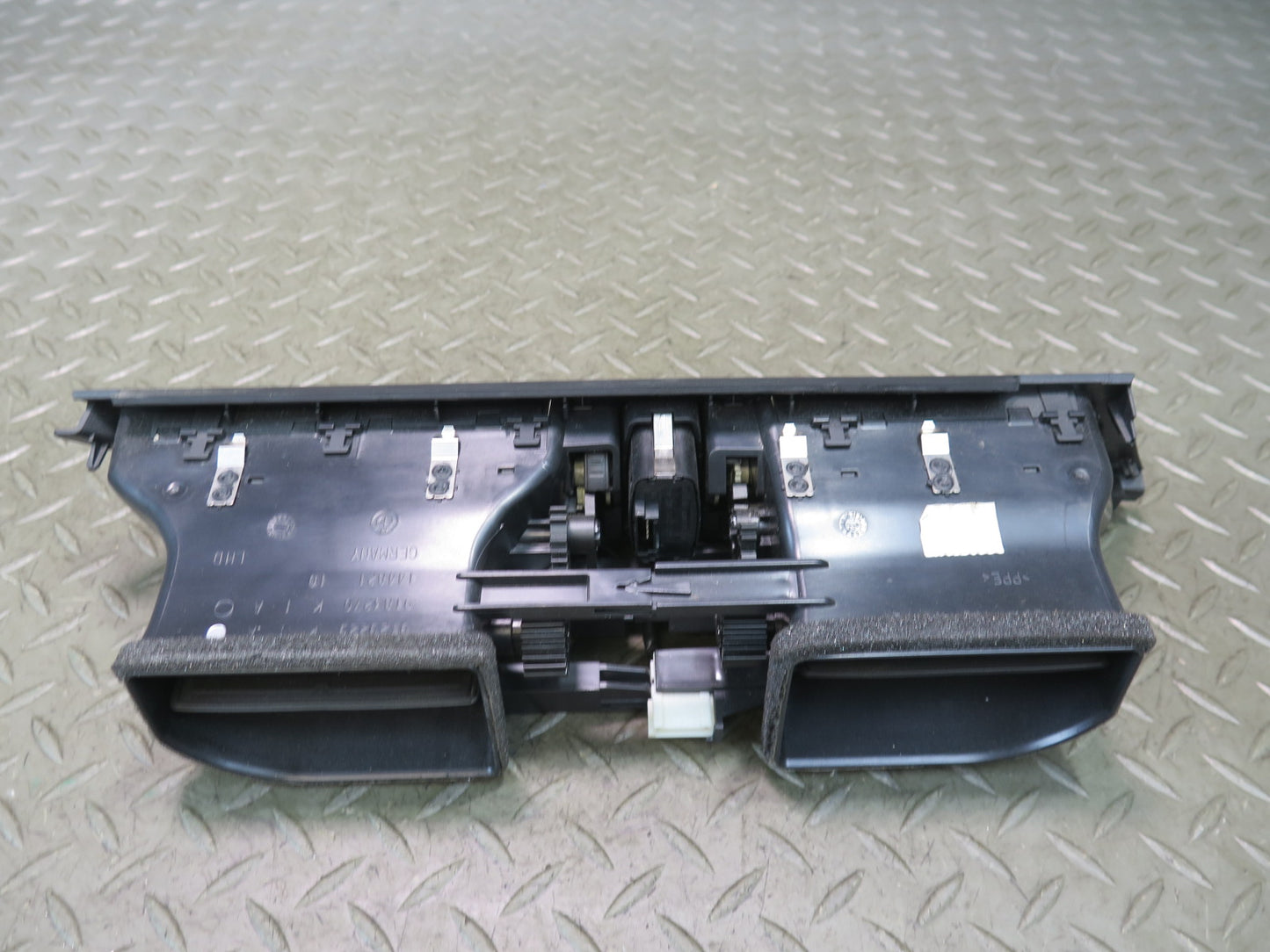 09-13 BMW E89 Z4 Set of 3 Front Left Center Right Dash A/C Air Vent Grille OEM