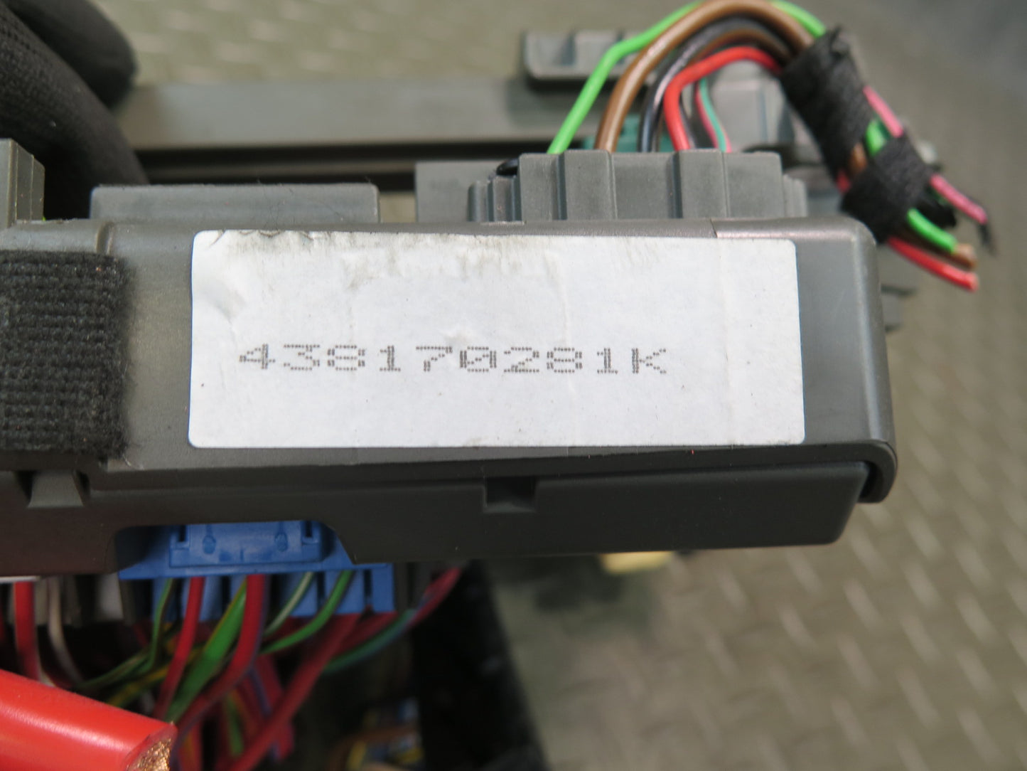 09-16 BMW E89 Z4 Front Power Distribution Fuse Relay Box Module 9154970 OEM