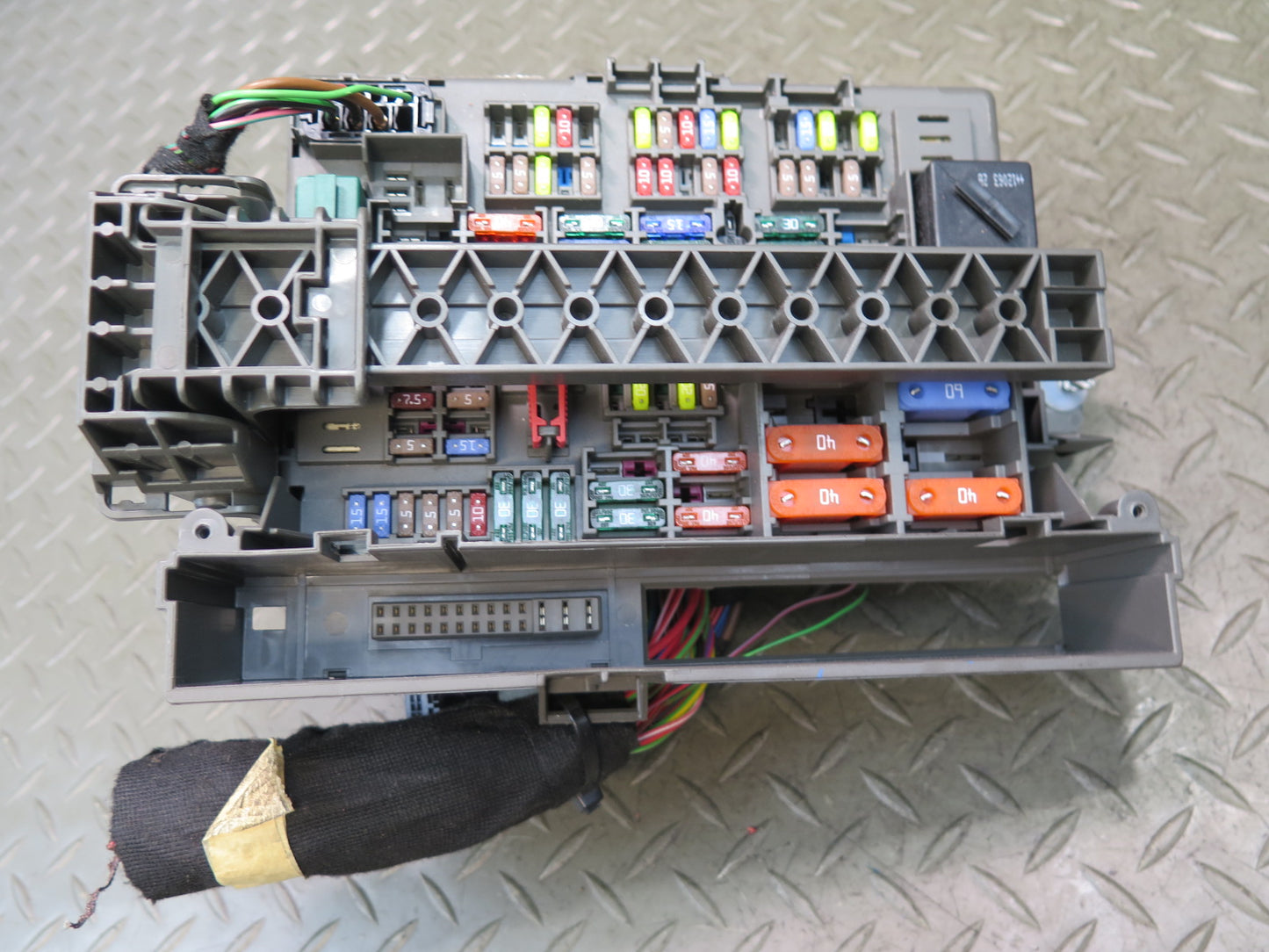 09-16 BMW E89 Z4 Front Power Distribution Fuse Relay Box Module 9154970 OEM