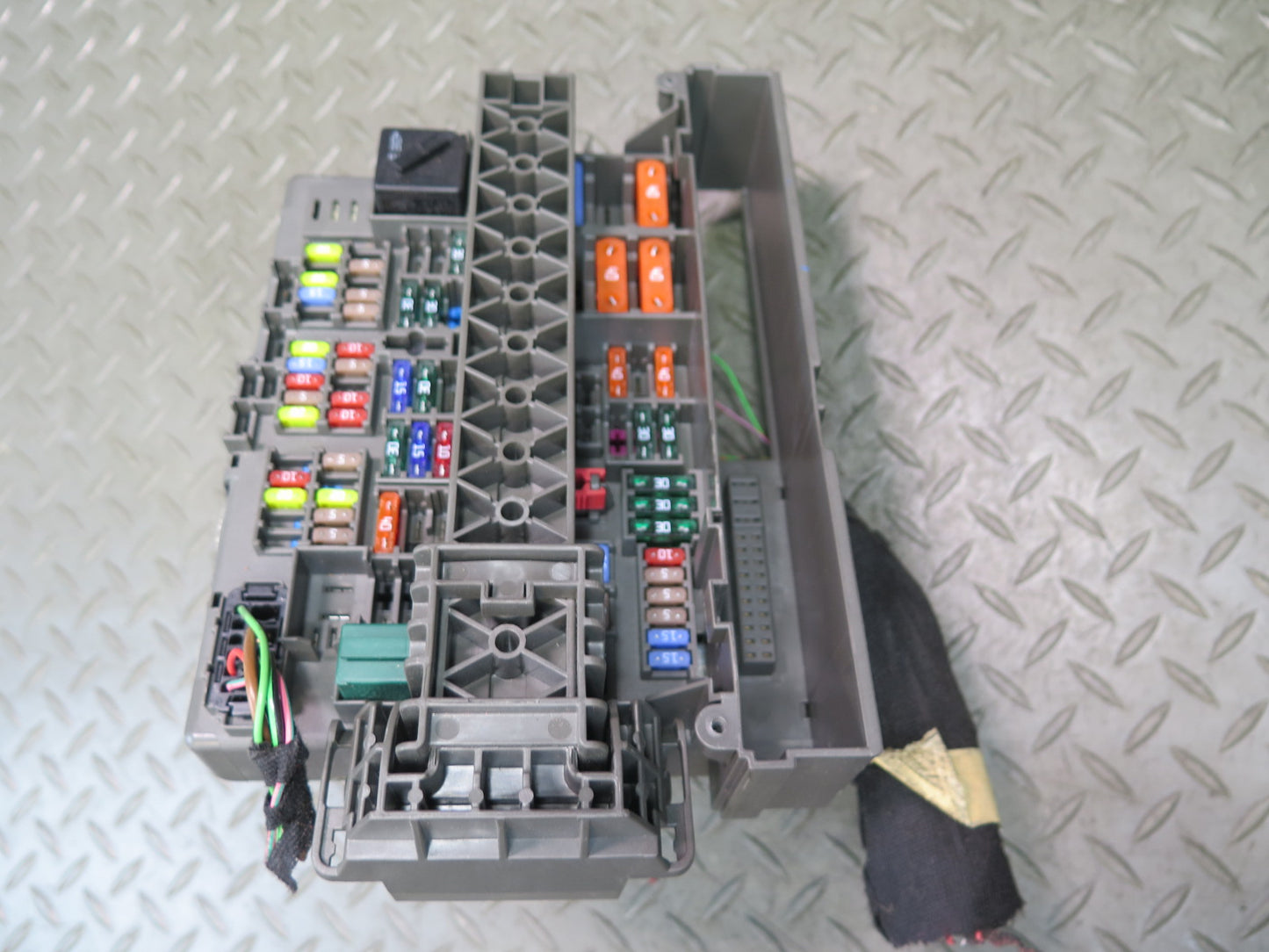 09-16 BMW E89 Z4 Front Power Distribution Fuse Relay Box Module 9154970 OEM