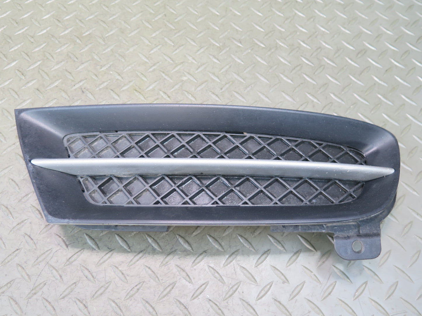 09-16 BMW E89 Z4 Front Bumper Right Side Closed Grille 7203800 OEM