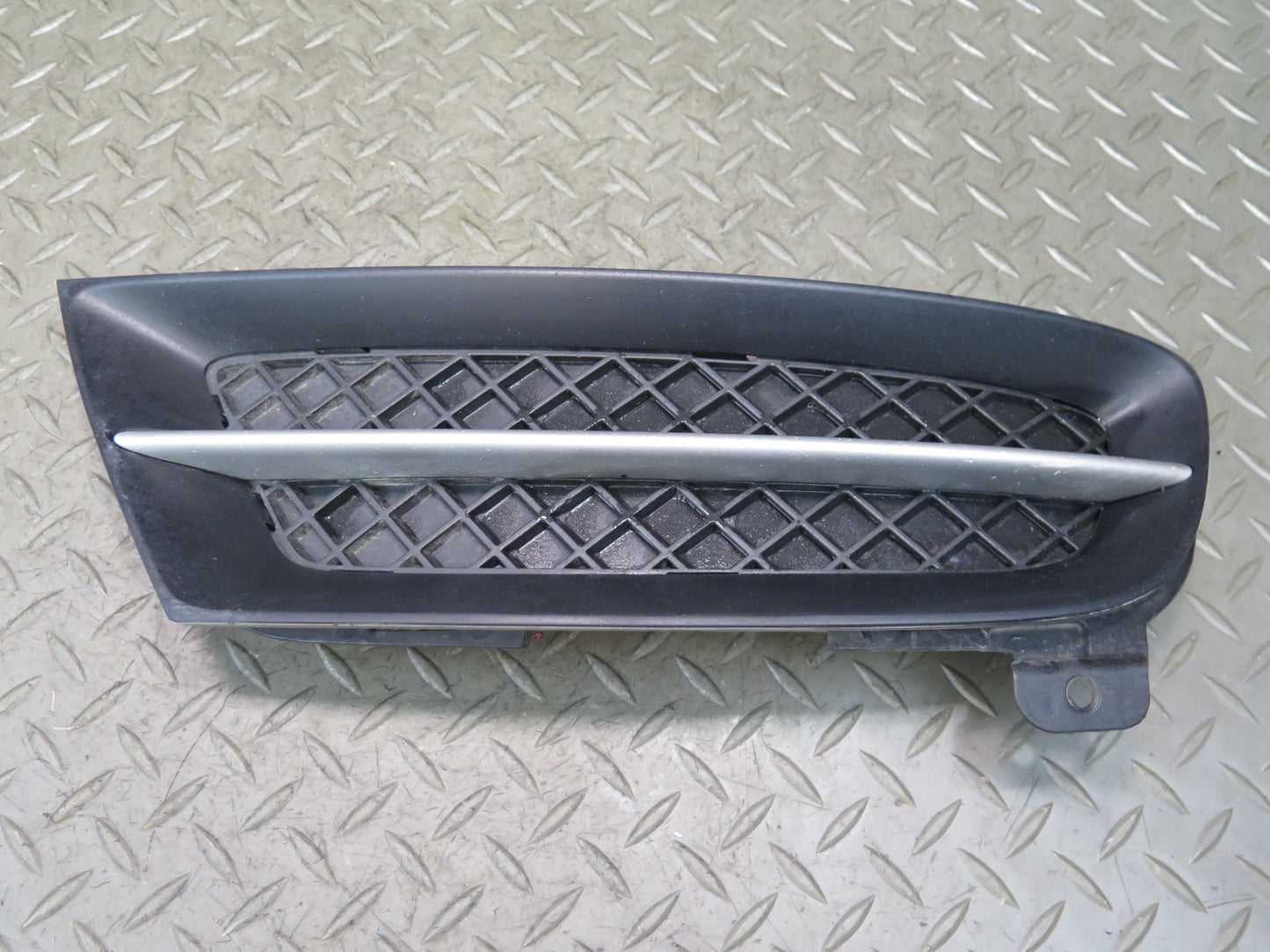 09-16 BMW E89 Z4 Front Bumper Right Side Closed Grille 7203800 OEM