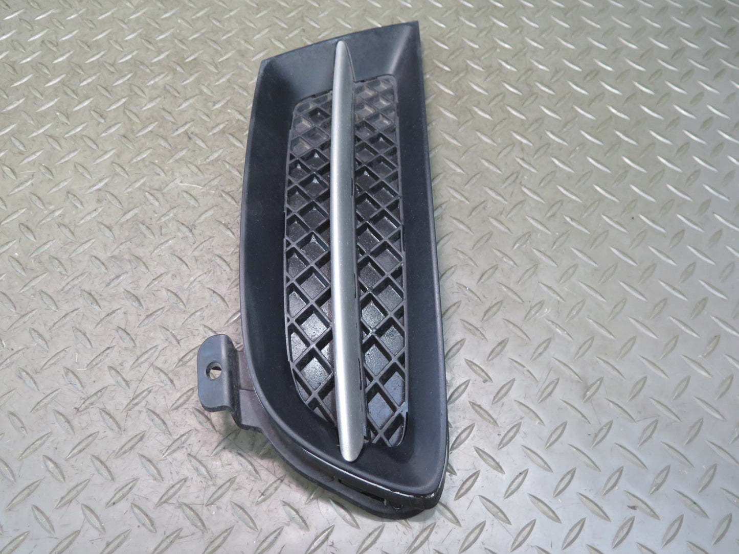 09-16 BMW E89 Z4 Front Bumper Right Side Closed Grille 7203800 OEM