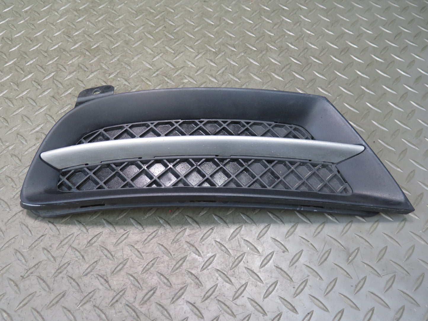 09-16 BMW E89 Z4 Front Bumper Right Side Closed Grille 7203800 OEM