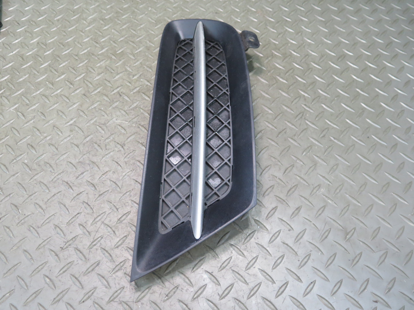 09-16 BMW E89 Z4 Front Bumper Right Side Closed Grille 7203800 OEM