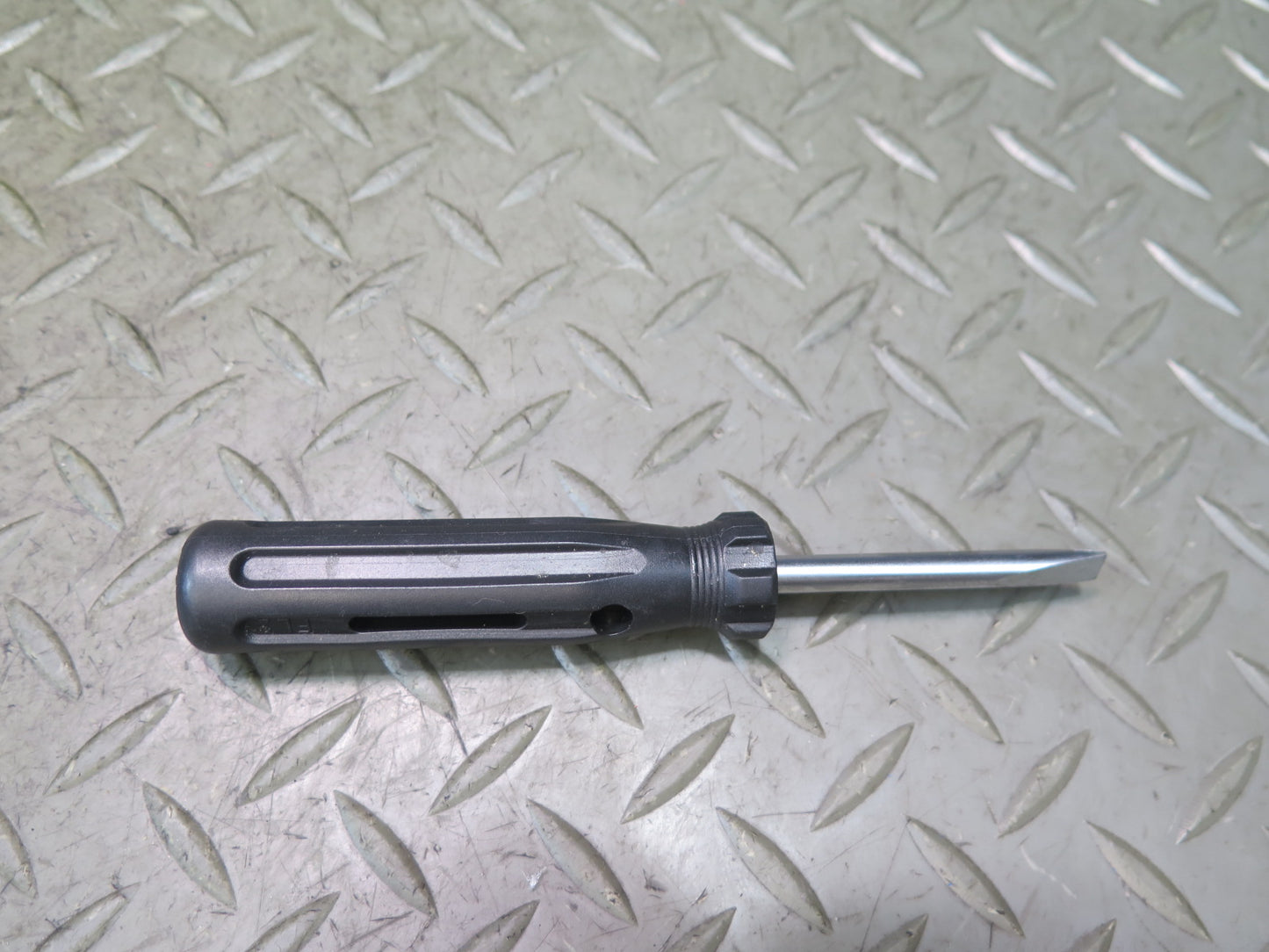 09-13 BMW E89 Z4 TOW EYE Hook & Screwdriver Tool KIT w Case OEM