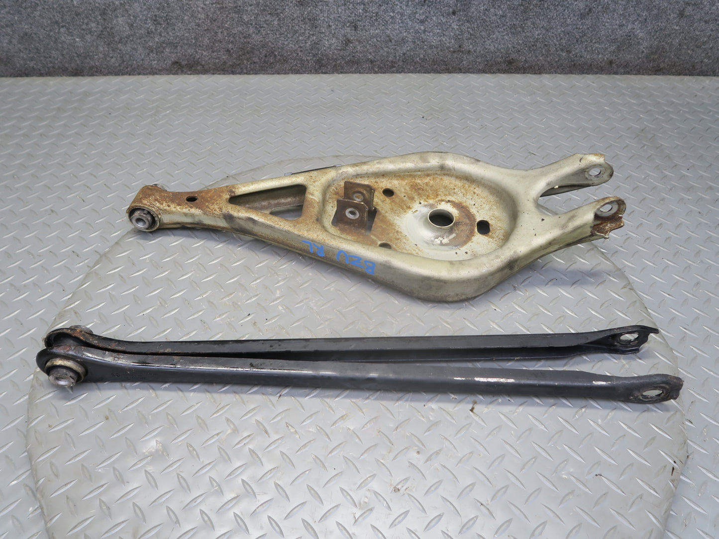 09-16 BMW E89 Z4 Set of 2 Rear Left Suspension Upper & Lower Control Arm OEM