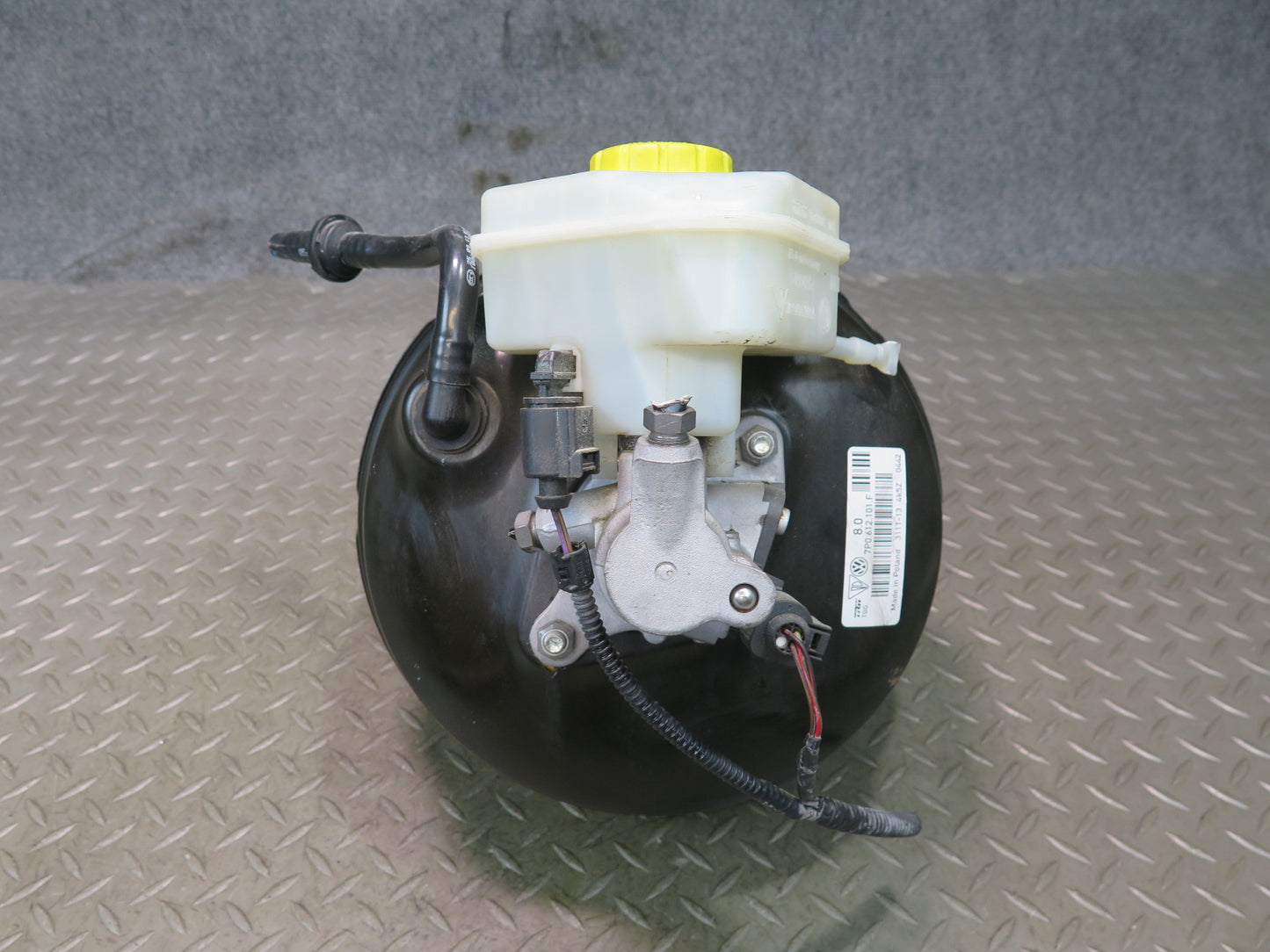 2011-2014 Porsche Cayenne 958 Brake Master Cylinder Booster Fluid Reservoir