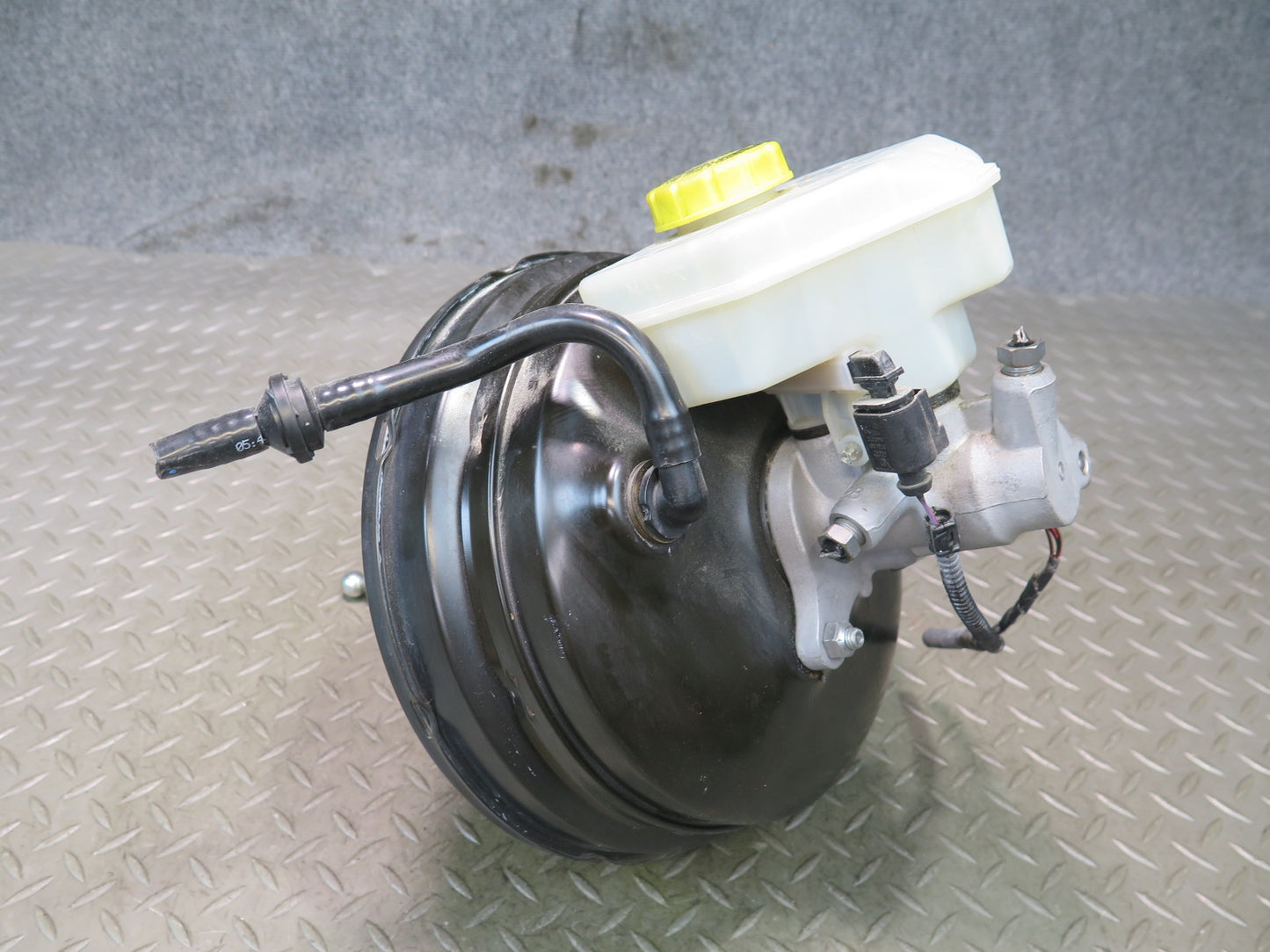 2011-2014 Porsche Cayenne 958 Brake Master Cylinder Booster Fluid Reservoir