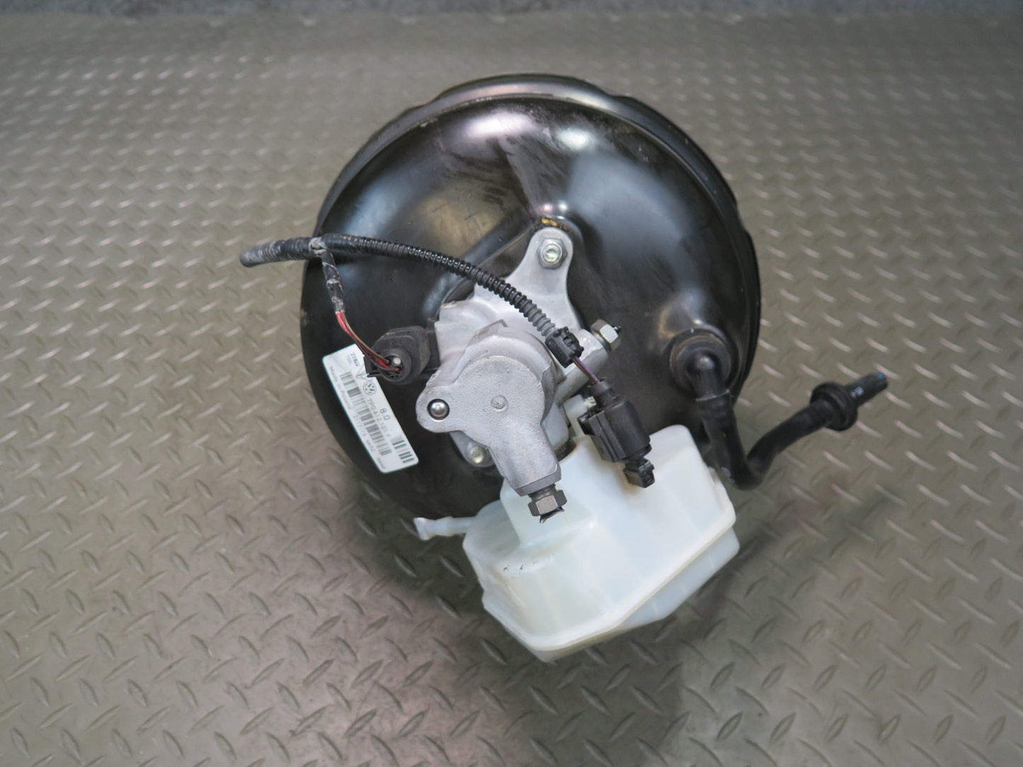 2011-2014 Porsche Cayenne 958 Brake Master Cylinder Booster Fluid Reservoir
