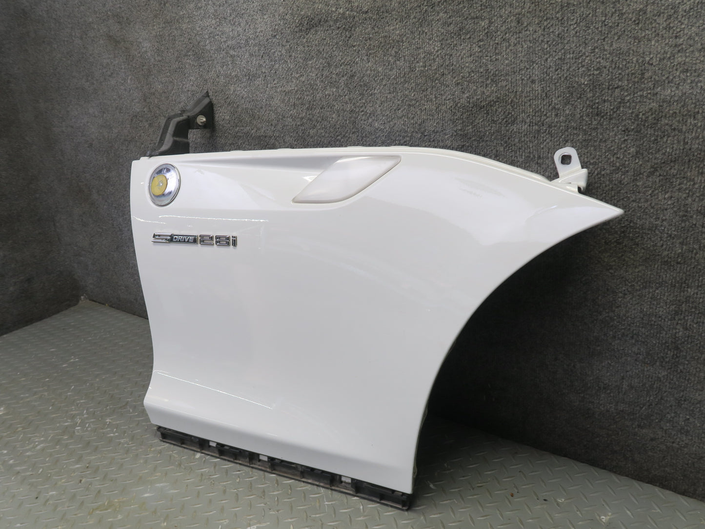 09-13 BMW E89 Z4 Front Right Fender Shell Cover Panel White OEM