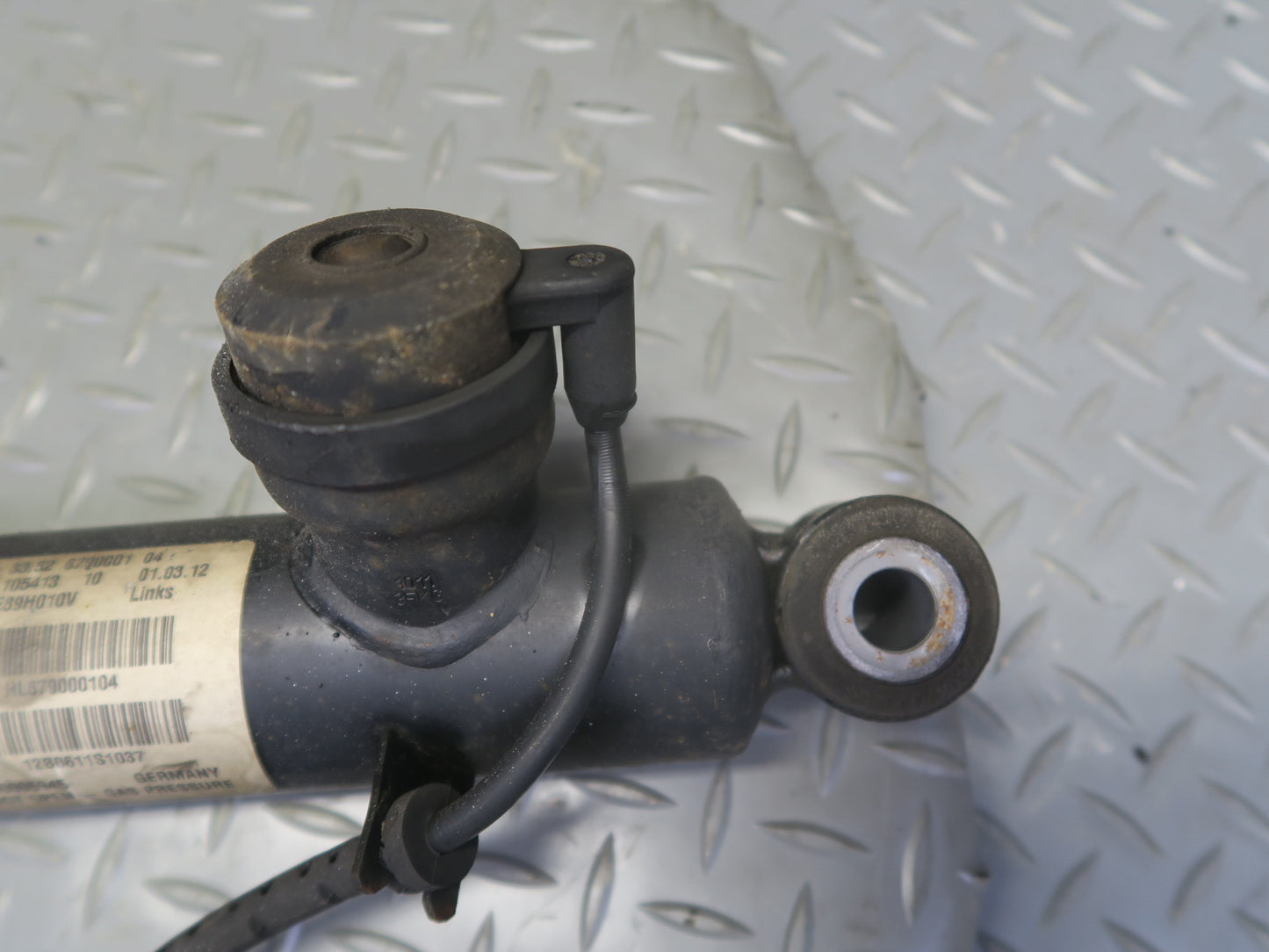 09-16 BMW E89 Z4 Set of 2 Rear Left Right VDC Adaptive Strut Shock Absorber OEM