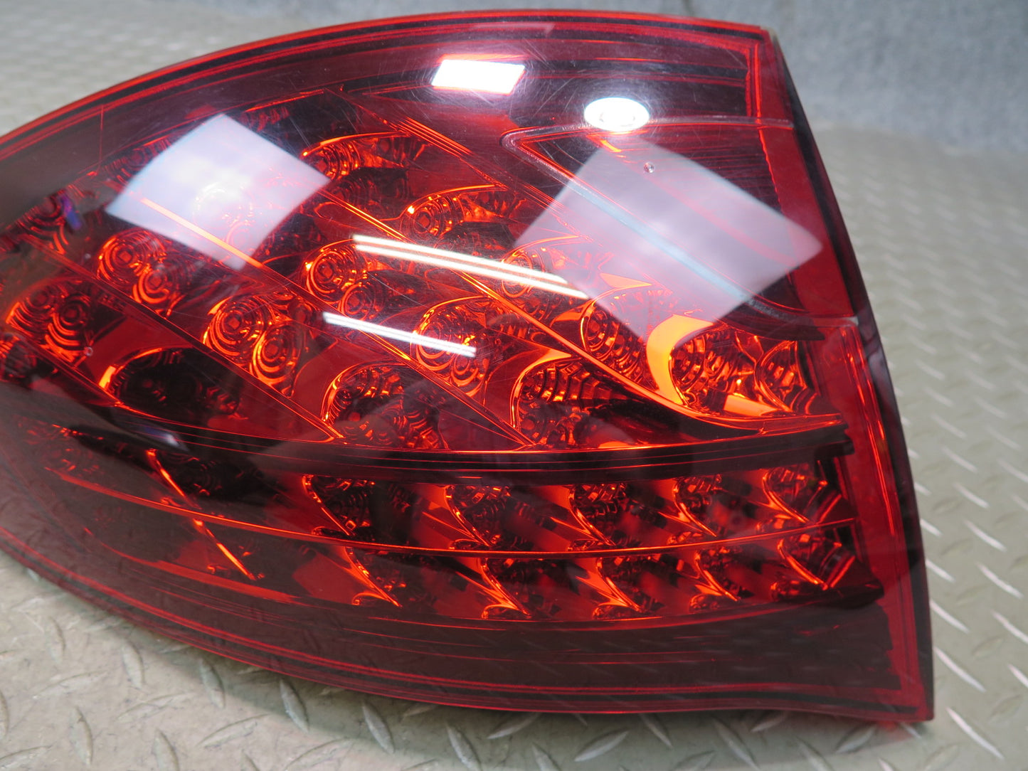2011-2014 Porsche Cayenne 958 Rear Left Outer Tail Light Lamp 7P5945095S