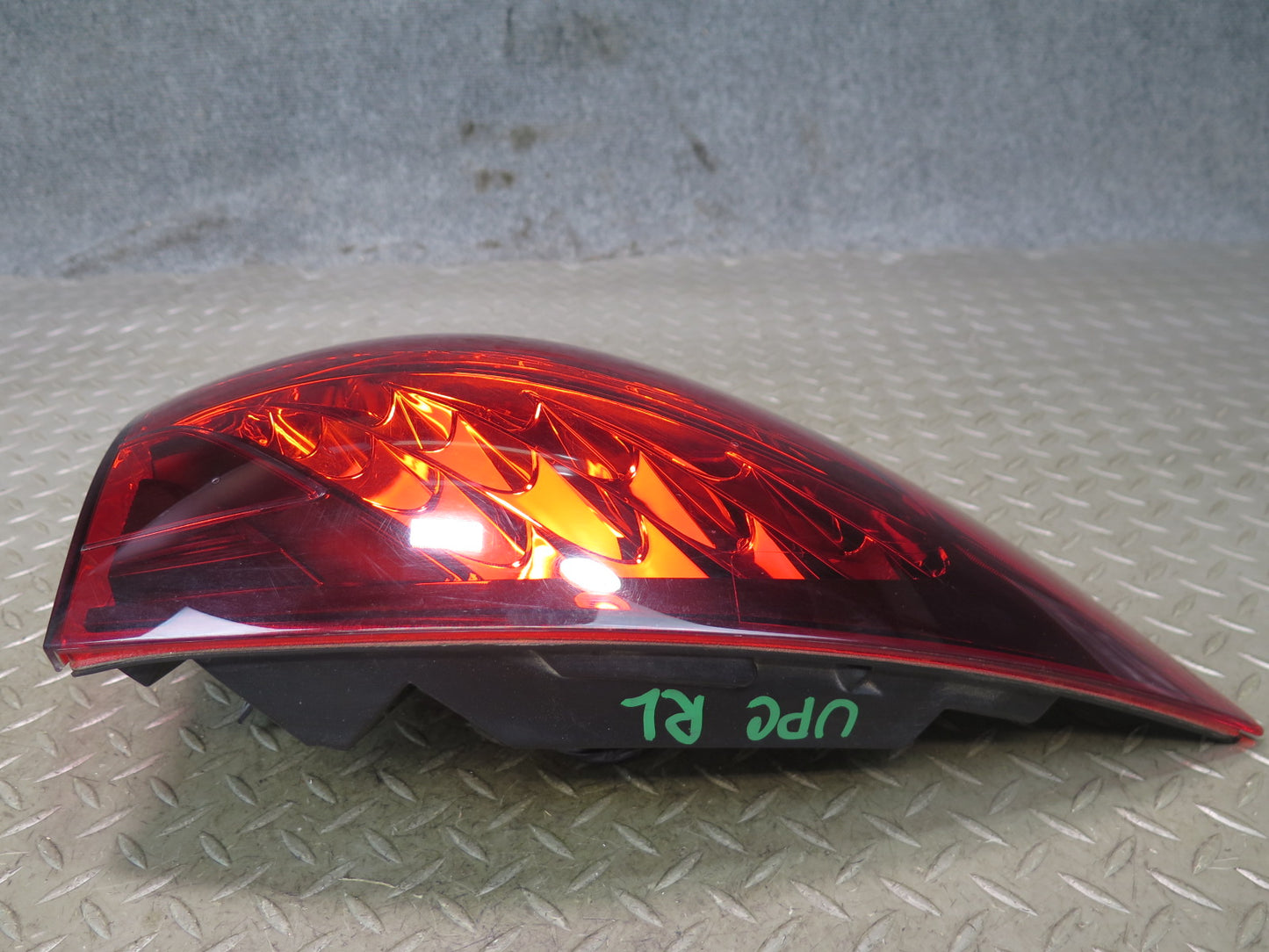 2011-2014 Porsche Cayenne 958 Rear Left Outer Tail Light Lamp 7P5945095S
