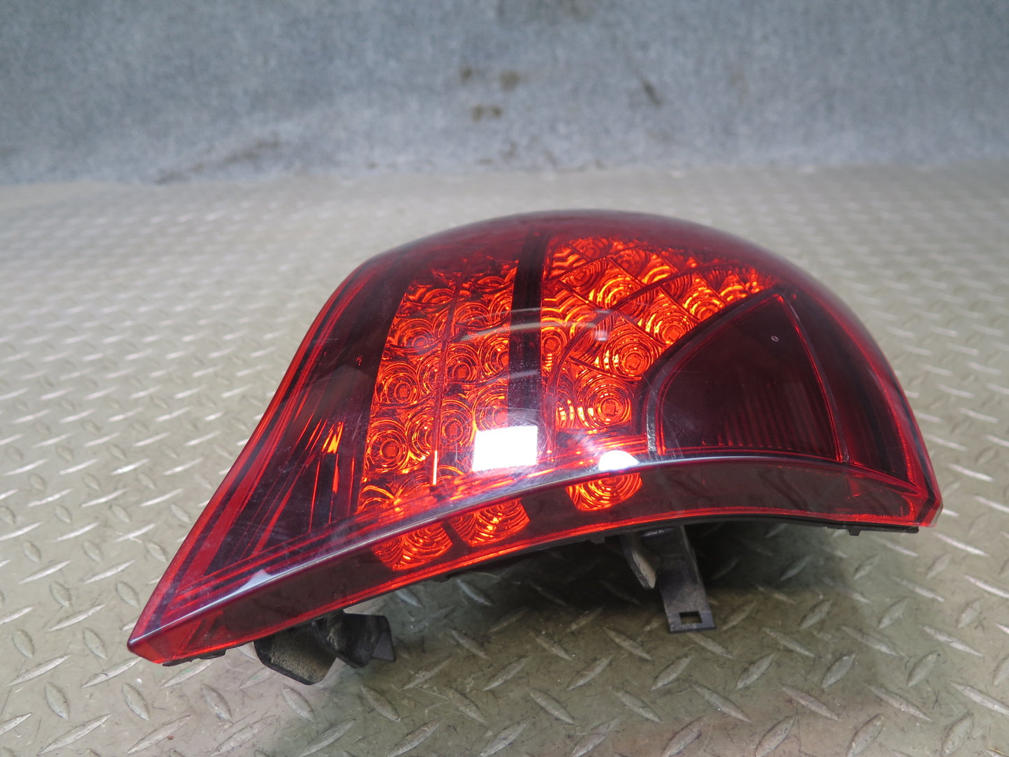 2011-2014 Porsche Cayenne 958 Rear Left Outer Tail Light Lamp 7P5945095S