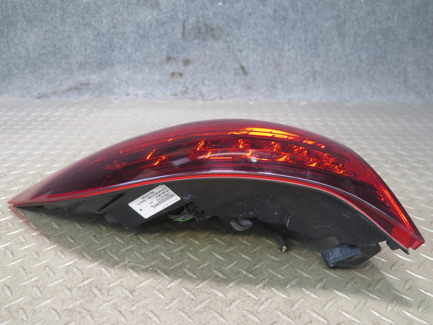 2011-2014 Porsche Cayenne 958 Rear Left Outer Tail Light Lamp 7P5945095S