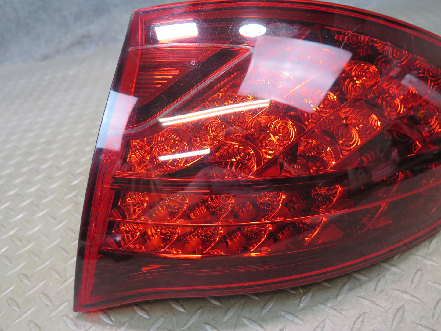 2011-2014 Porsche Cayenne 958 Rear Right Outer Tail Light Lamp 7P5945096S