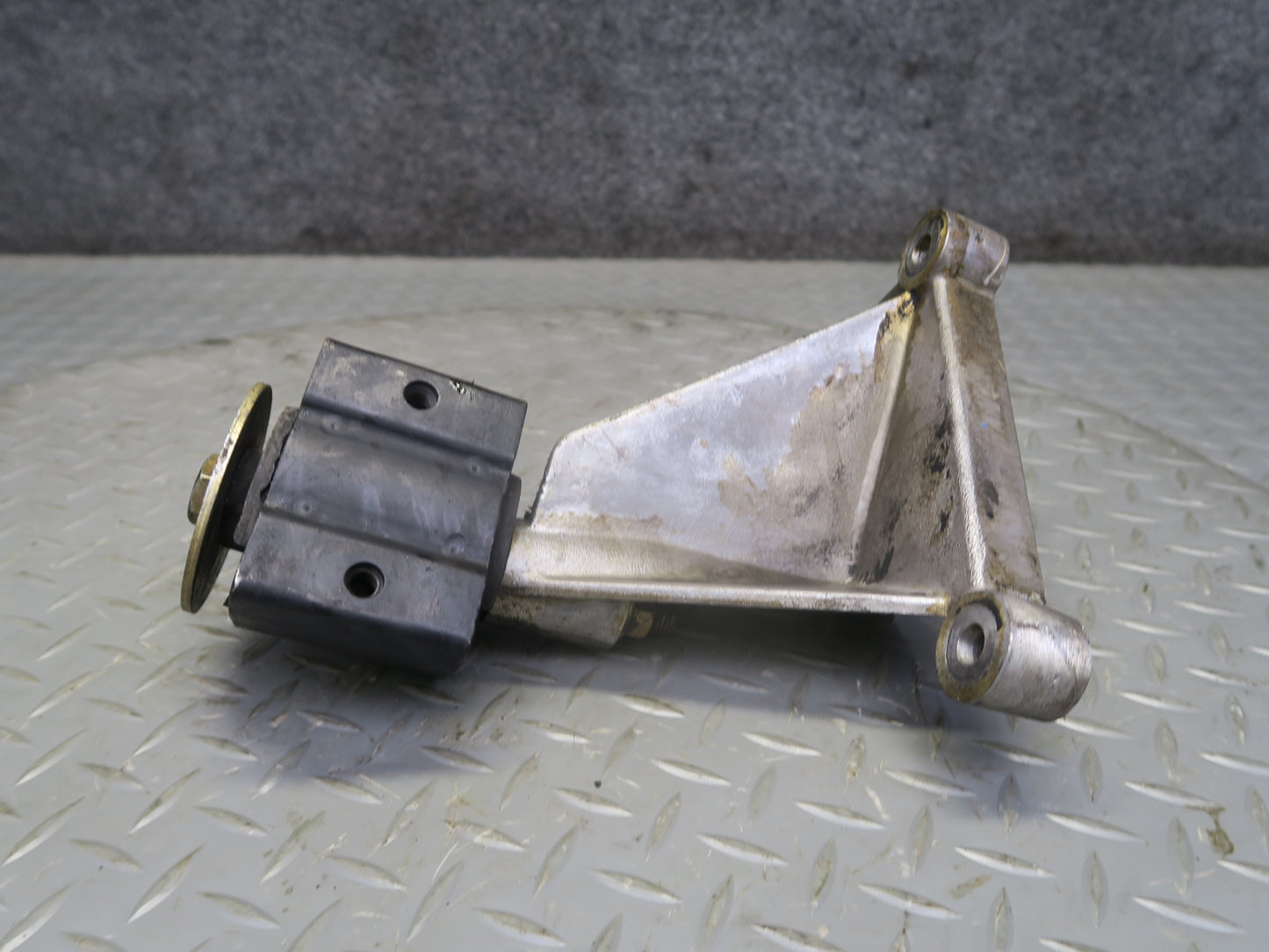 2002-2012 Mercedes W463 G500 Front Transfer Case Mount Support 4632850902