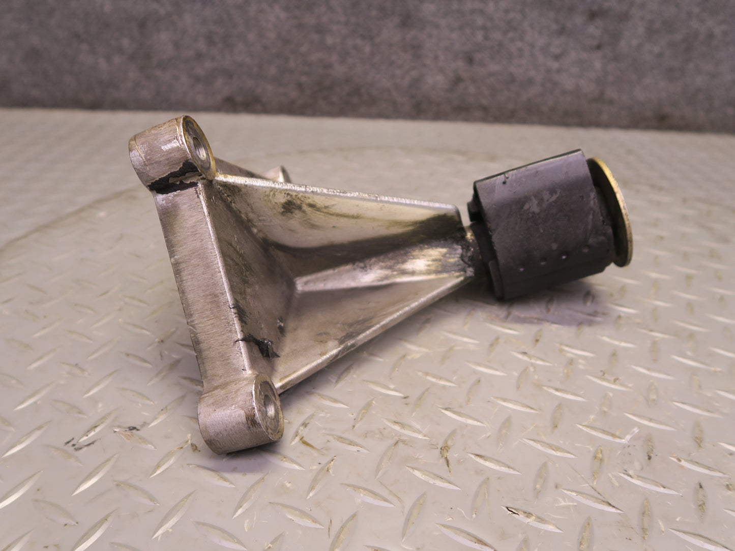 2002-2012 Mercedes W463 G500 Front Transfer Case Mount Support 4632850902