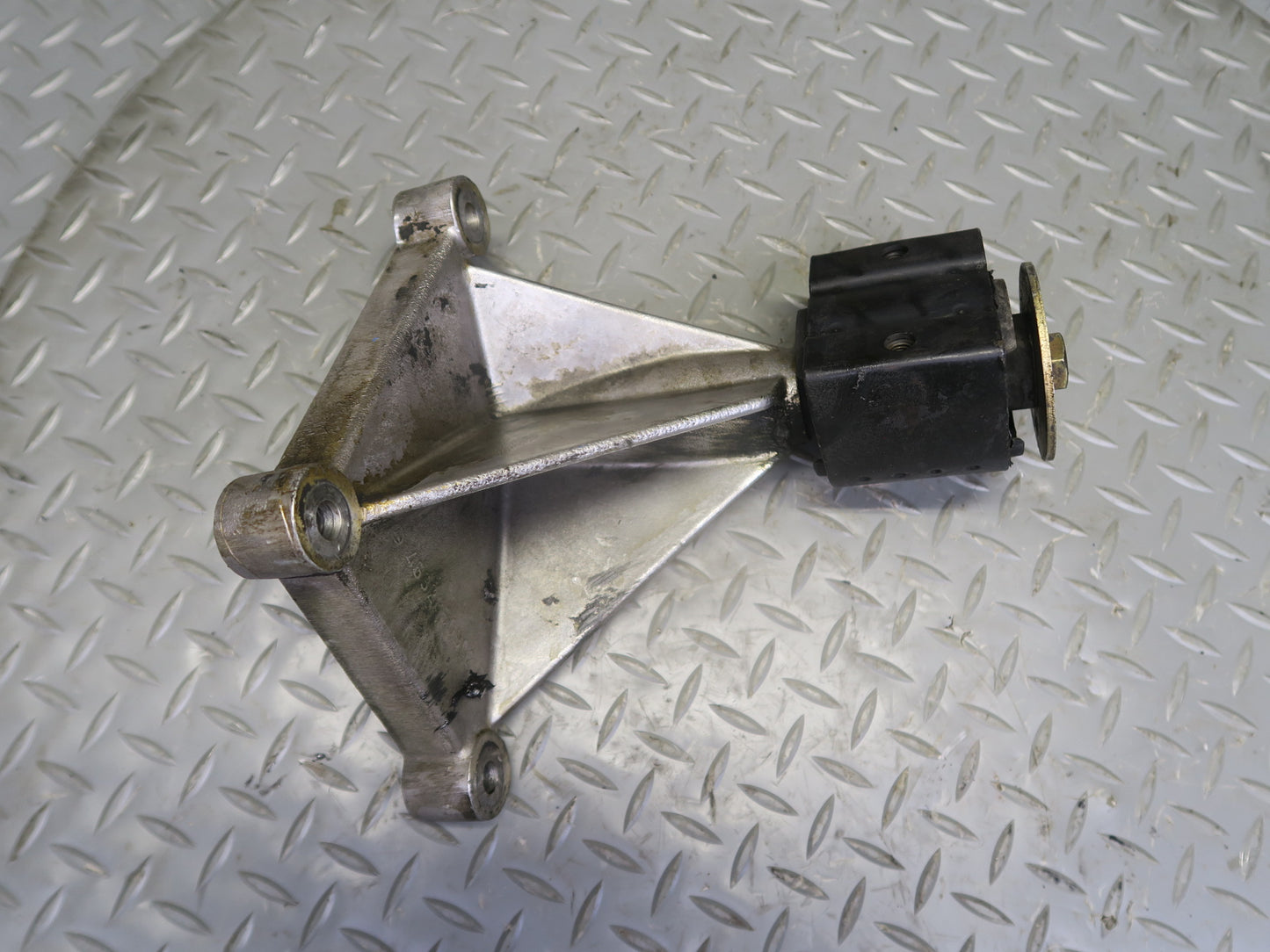 2002-2012 Mercedes W463 G500 Front Transfer Case Mount Support 4632850902