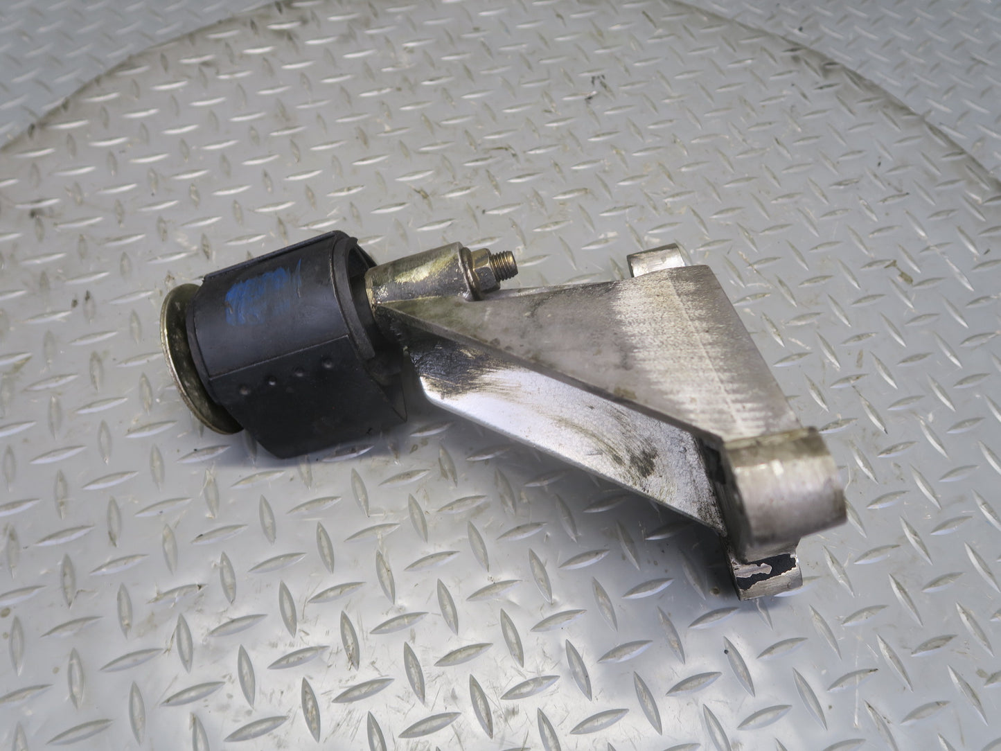 2002-2012 Mercedes W463 G500 Front Transfer Case Mount Support 4632850902