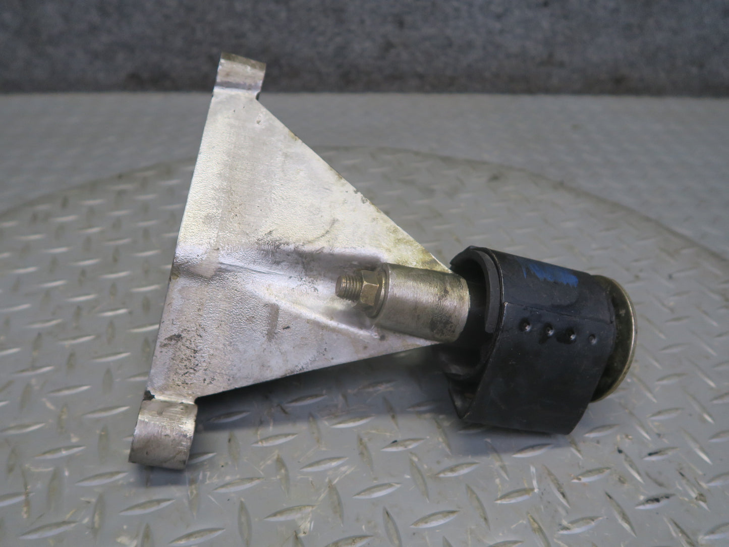 2002-2012 Mercedes W463 G500 Front Transfer Case Mount Support 4632850902