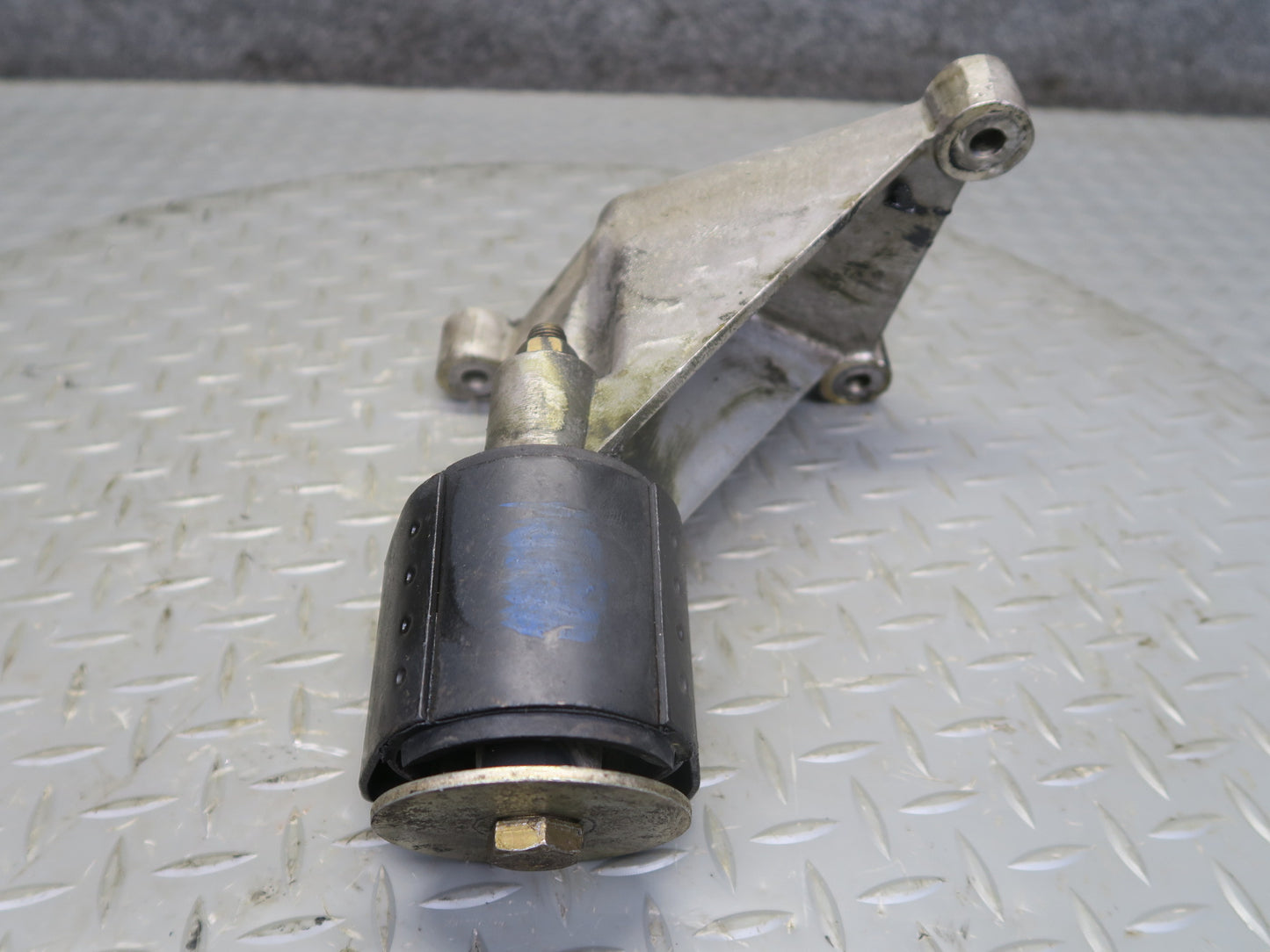 2002-2012 Mercedes W463 G500 Front Transfer Case Mount Support 4632850902