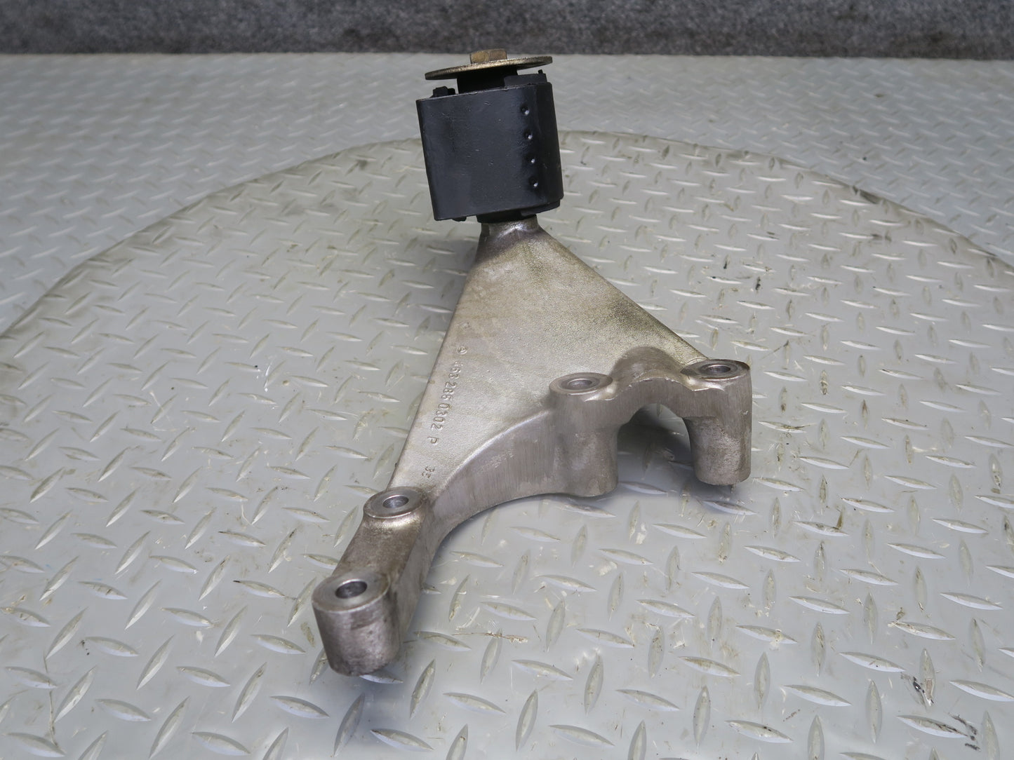 2002-2012 Mercedes W463 G500 Left Transfer  Case Mount Support 4632850302