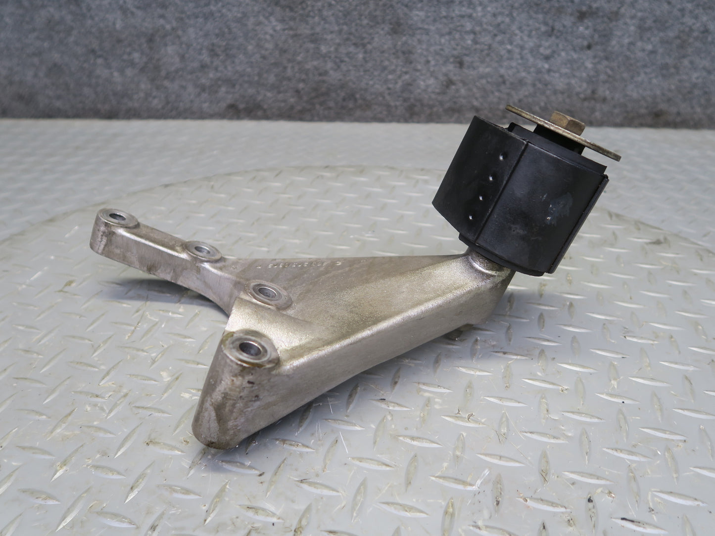 2002-2012 Mercedes W463 G500 Left Transfer  Case Mount Support 4632850302
