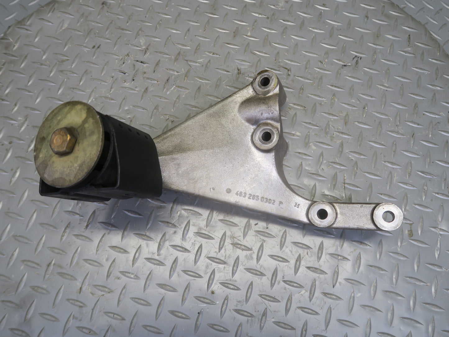 2002-2012 Mercedes W463 G500 Left Transfer  Case Mount Support 4632850302