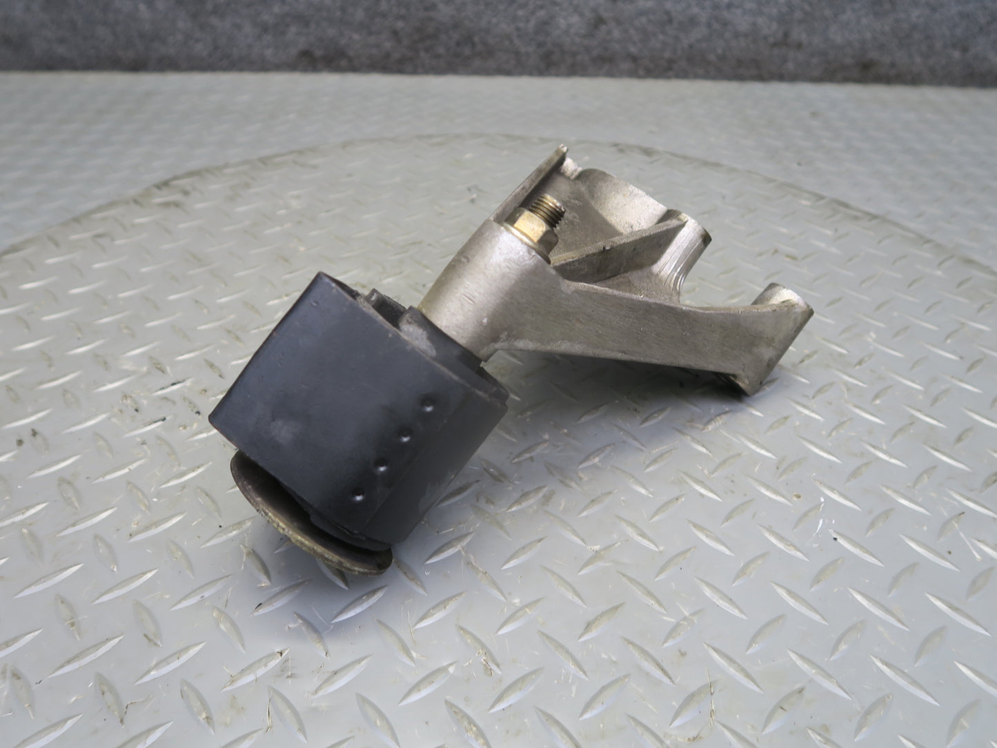 2002-2012 Mercedes W463 G500 Left Transfer  Case Mount Support 4632850302