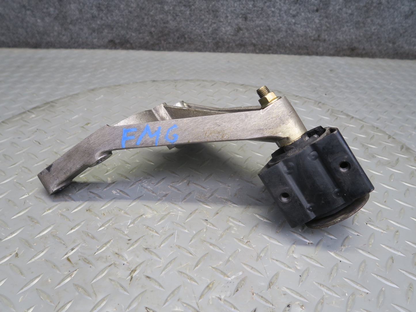 2002-2012 Mercedes W463 G500 Left Transfer  Case Mount Support 4632850302