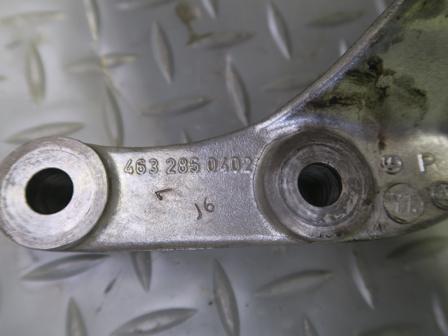 2002-2012 Mercedes W463 G500 Right Transfer Case Mount Support 4632850402