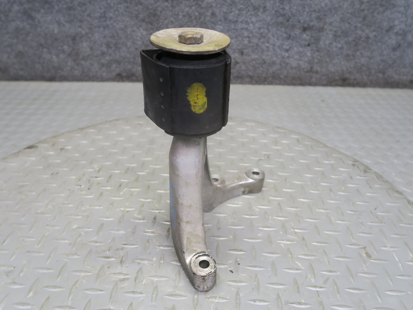 2002-2012 Mercedes W463 G500 Right Transfer Case Mount Support 4632850402