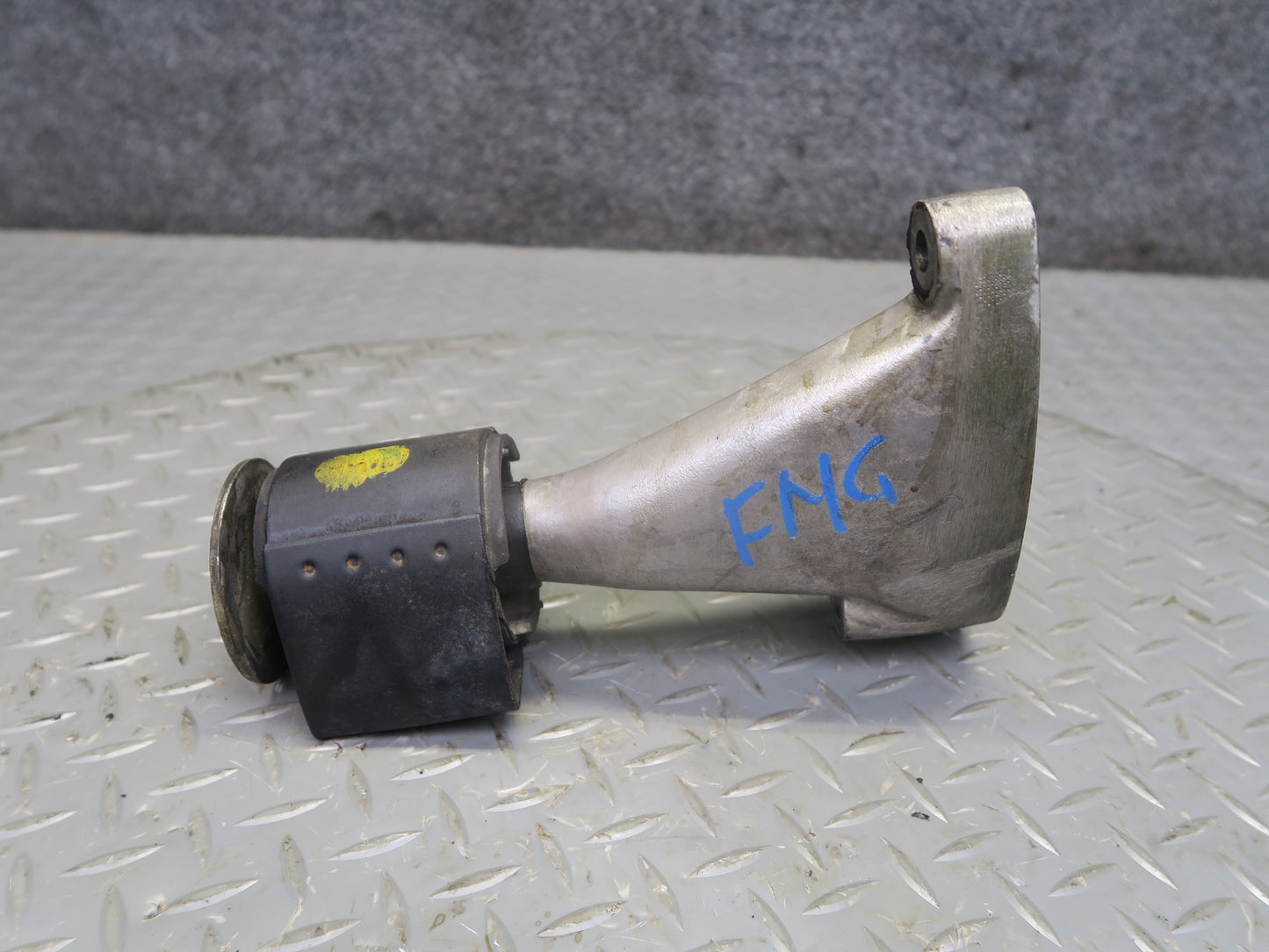 2002-2012 Mercedes W463 G500 Right Transfer Case Mount Support 4632850402