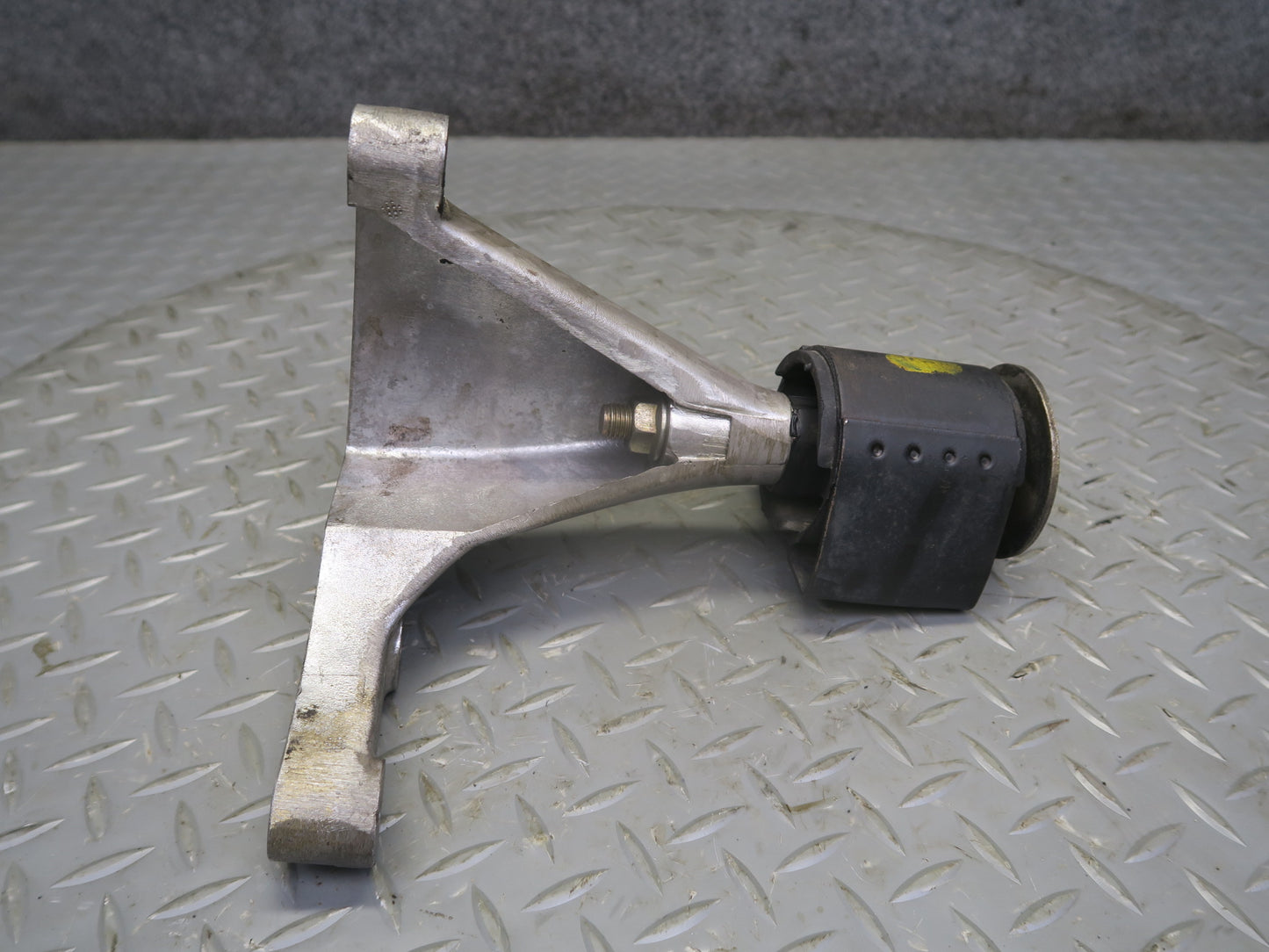 2002-2012 Mercedes W463 G500 Right Transfer Case Mount Support 4632850402