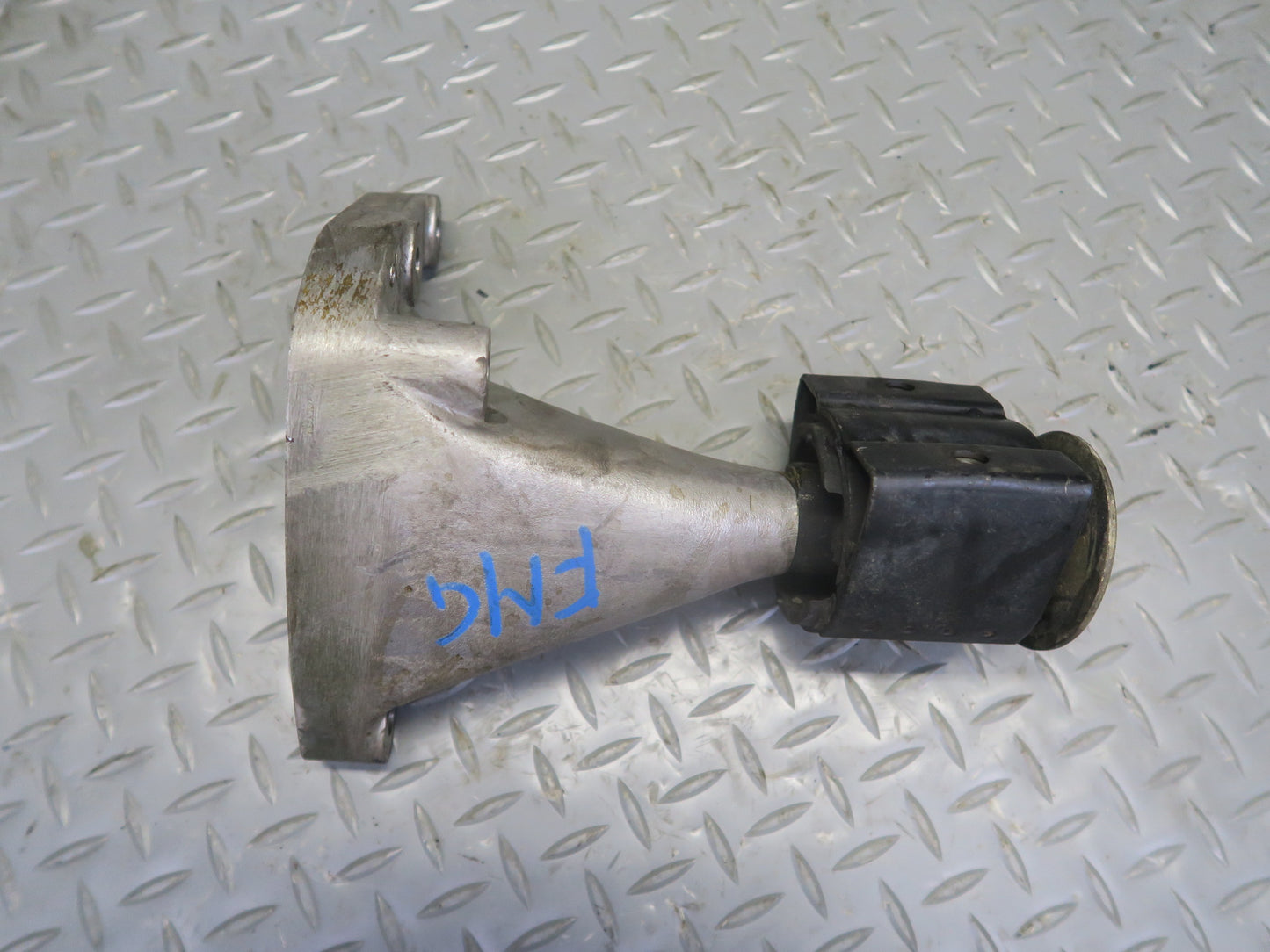 2002-2012 Mercedes W463 G500 Right Transfer Case Mount Support 4632850402