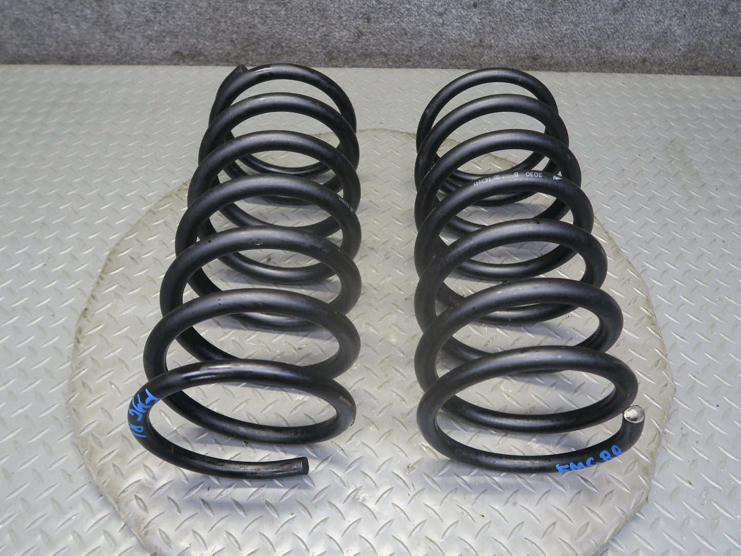 2002-2012 Mercedes W463 G500 4DOOR Rear Left  & Right  Coil Spring Set of 2