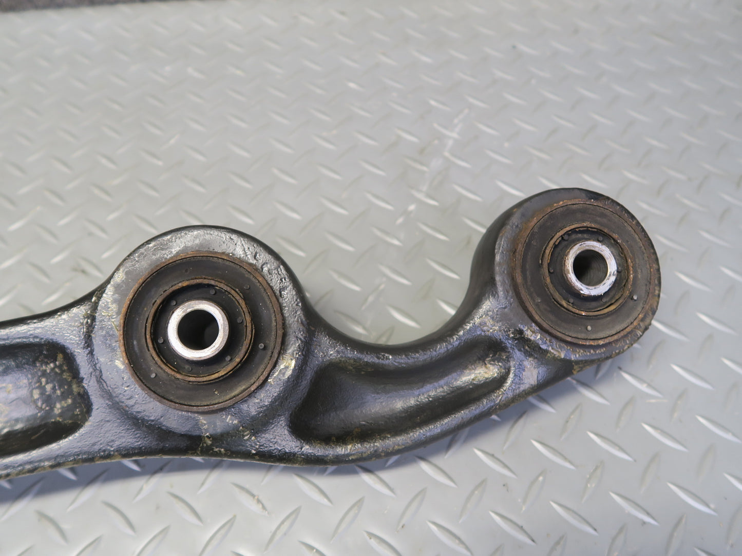 2002-2012 Mercedes W463 G500 Rear Right Lower Trailing Control  Arm 4613520005